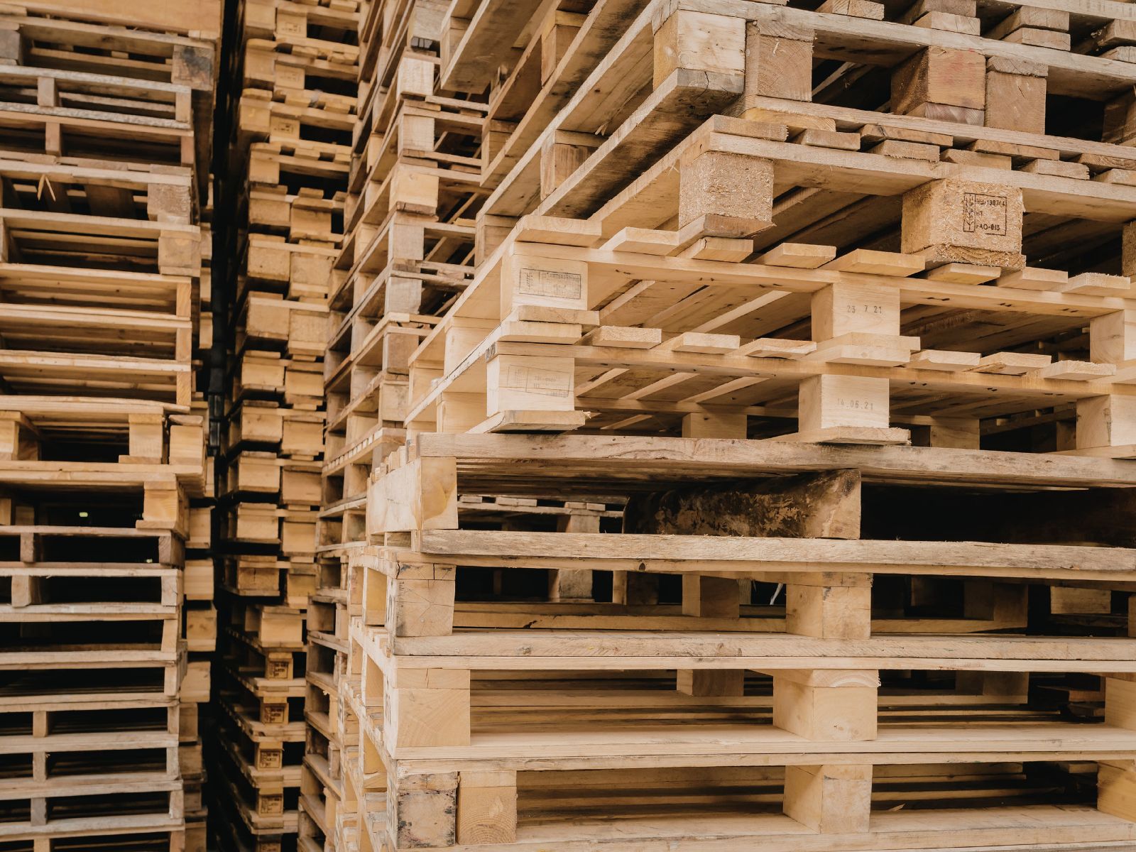 Hiab for Pallet Delivery in Sydney: Safe Loading & Unloading