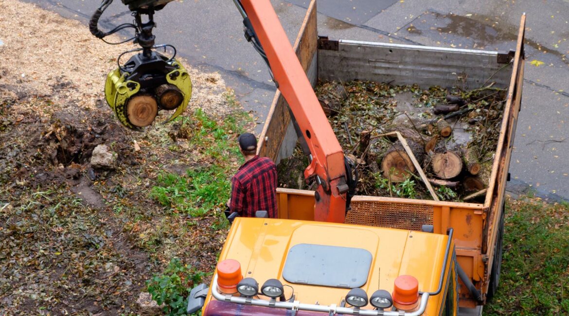 Why Choose a HIAB Truck Instead of a Forklift or Crane?