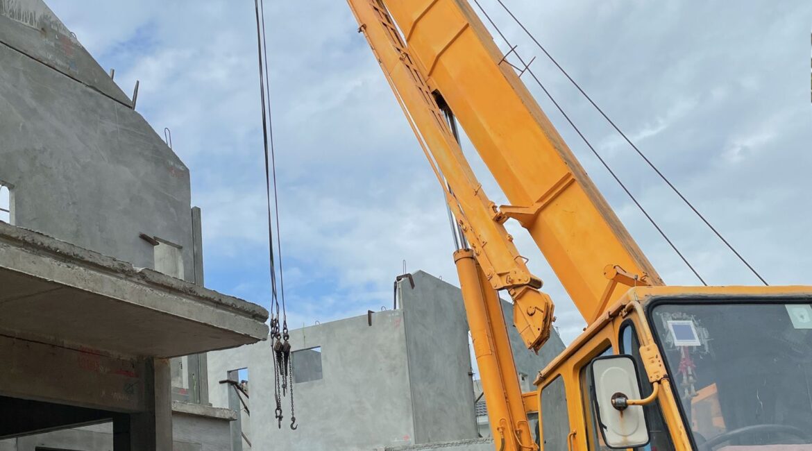 How to Hire a Crane Truck for Commercial Projects in Sydney