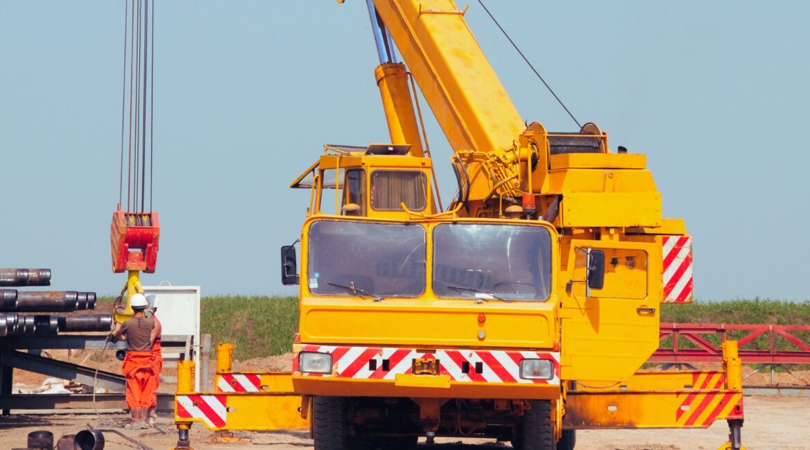 What Jobs Require a 25m Reach Crane Truck in Sydney?