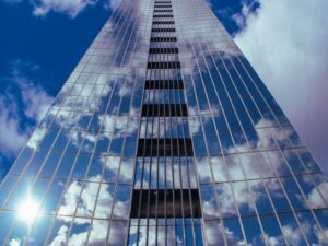 Why Glass Installers Prefer Crane Trucks with Fly Jib