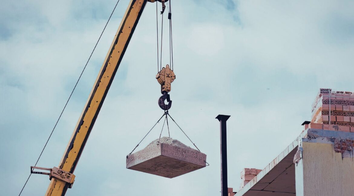 Roof Lifting Jobs: Choosing the Right Crane Truck