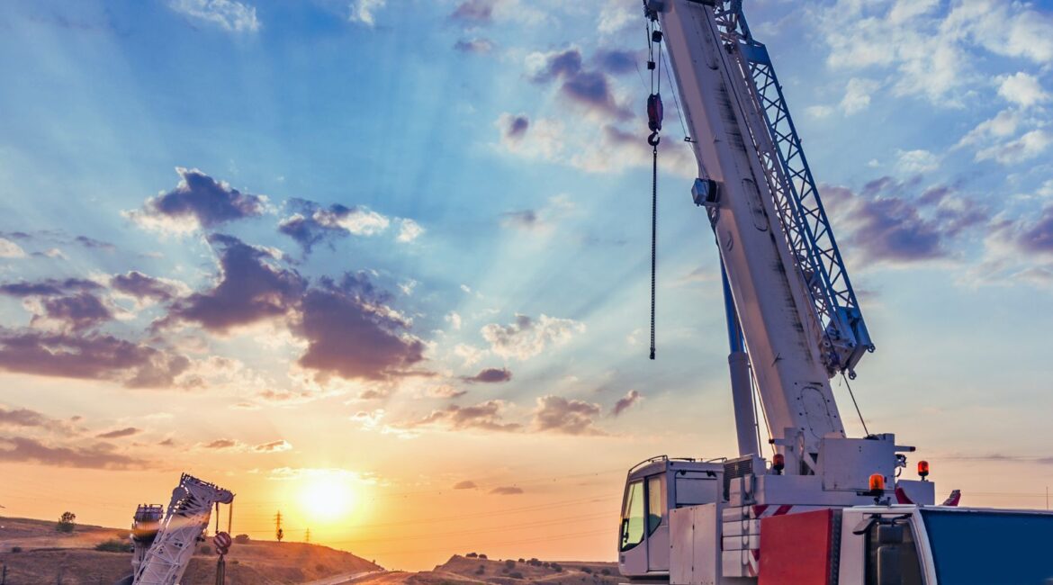 When to Use a 25m Crane Truck