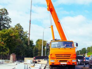 How Crane Truck with Fly Jib Solves High-Reach Access Problems