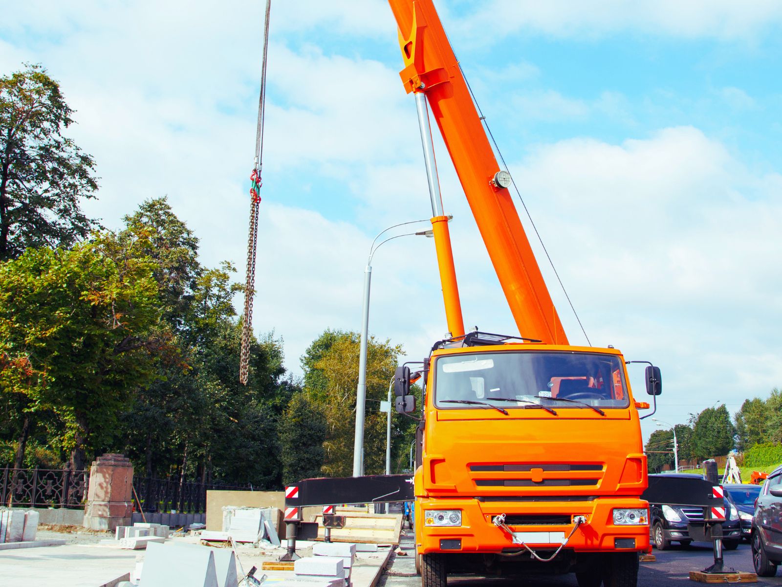 How Crane Truck with Fly Jib Solves High-Reach Access Problems