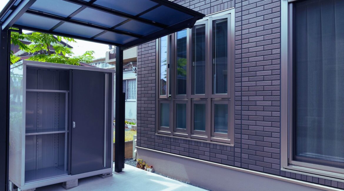 Site Shed Delivery and Placement: Things to Know Before Booking a Hiab Truck