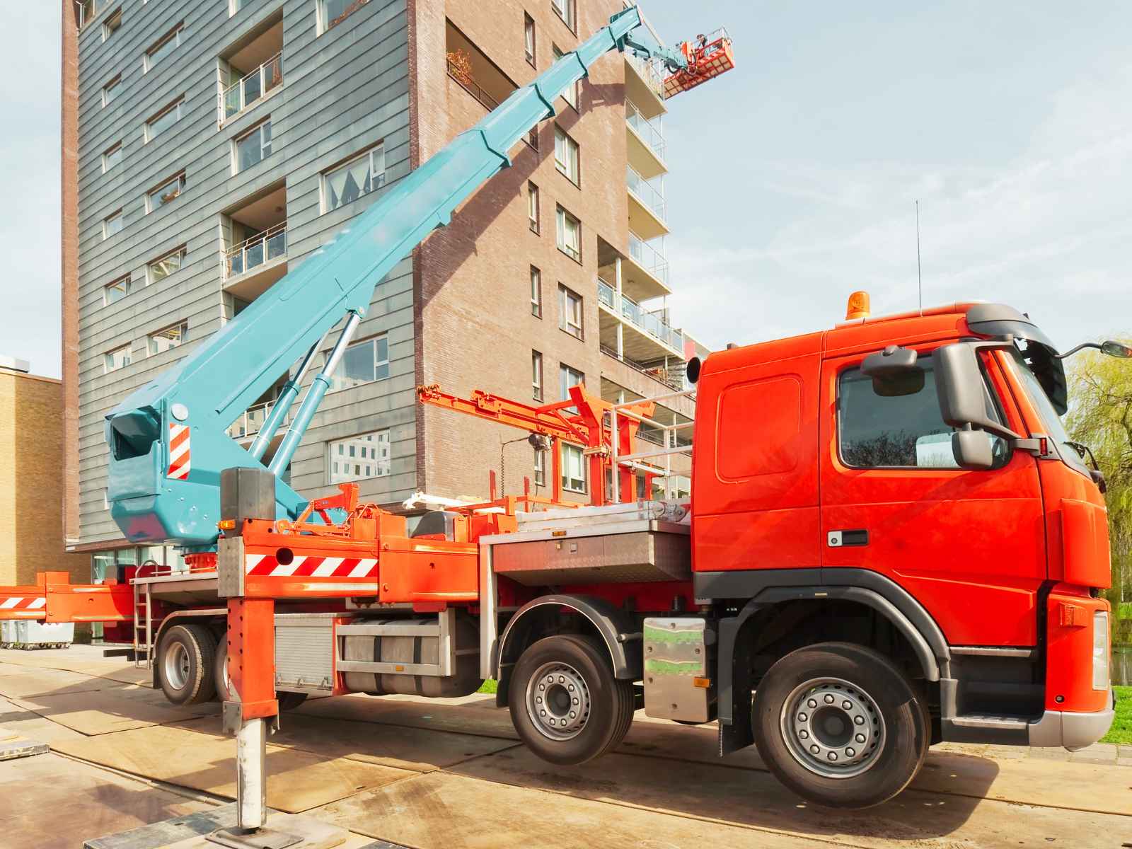 Front-Mounted vs. Rear-Mounted Hiab: Which Setup Do You Need?
